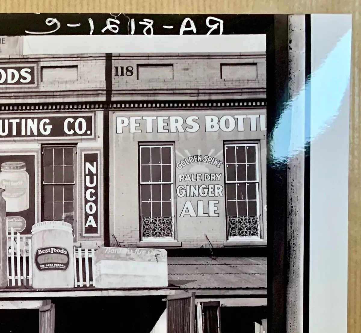 Illustration numéro 2 du produit Walker Evans “Entrepôts Publicitaires au Bord de l’Eau, Louisiane''1938