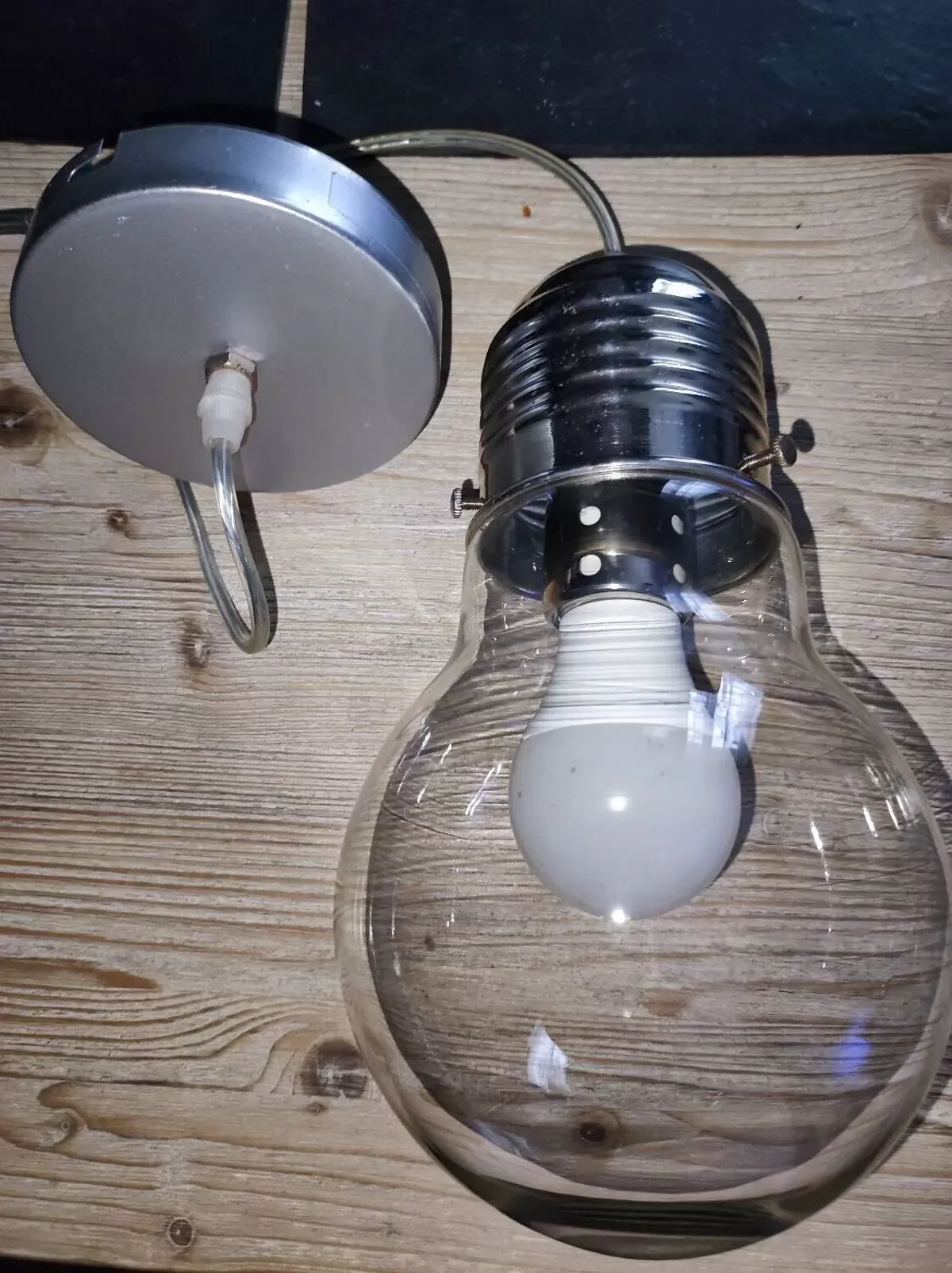 Illustration numéro 2 du produit Suspension ampoule