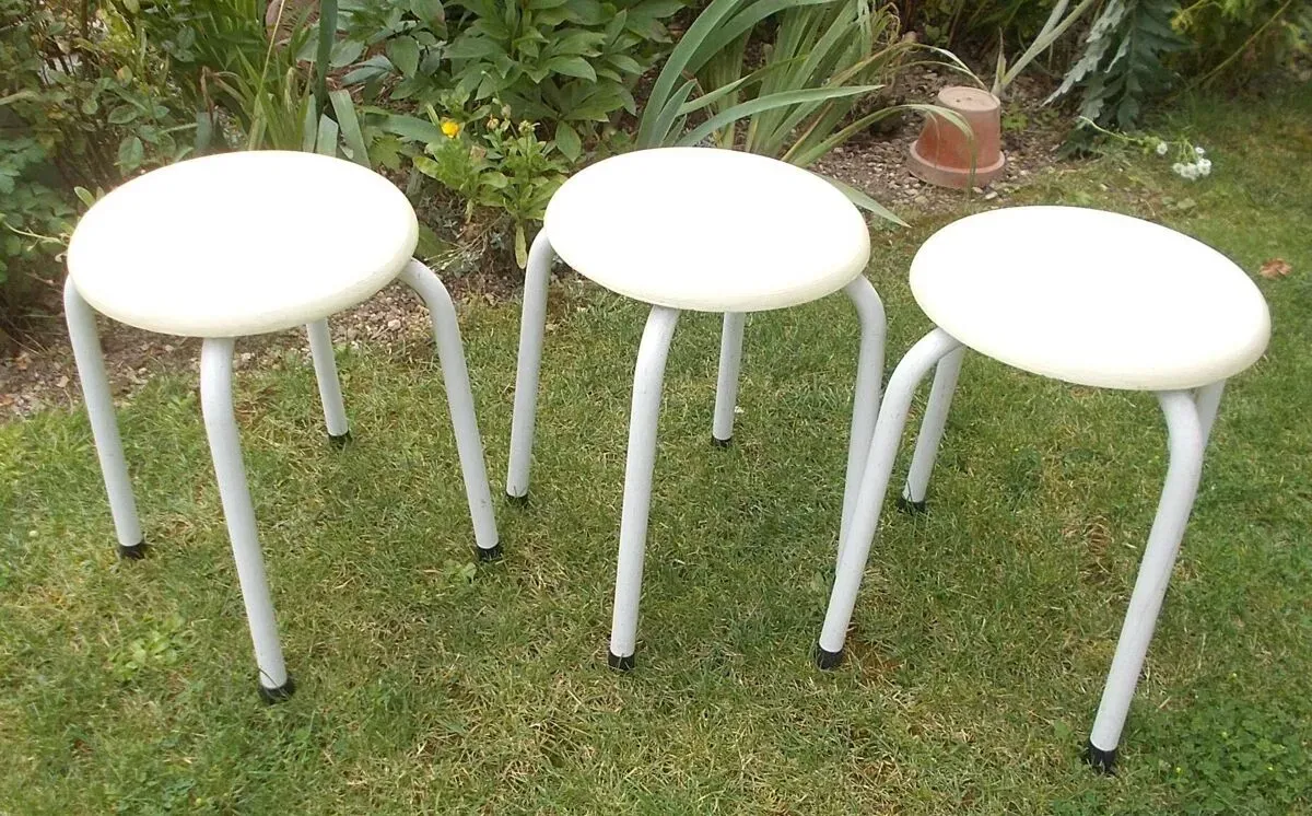 Illustration numéro 2 du produit ensemble 3 tabourets