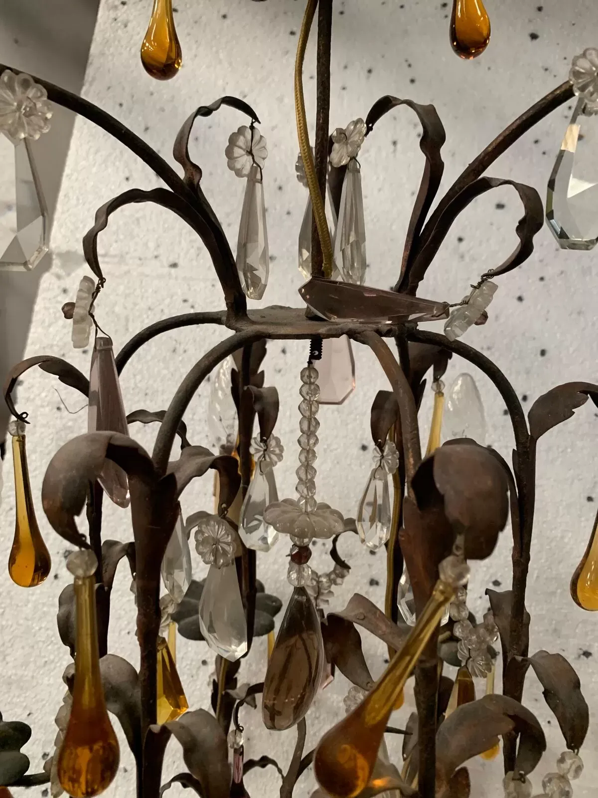 Illustration numéro 2 du produit Lustre cage de style Louis XV a pendeloques et goutte d'eau XX siècle