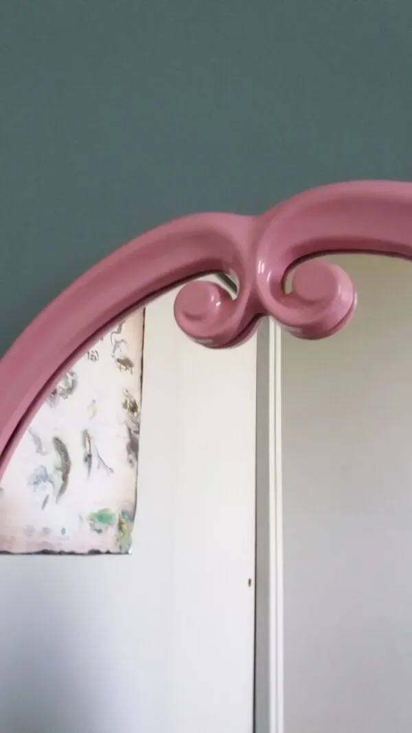 Illustration numéro 2 du produit Miroir ovale fonte émaillée rose