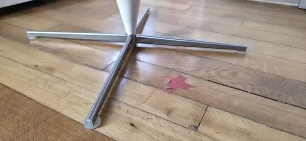 Illustration numéro 2 du produit Table basse Cone Vitra