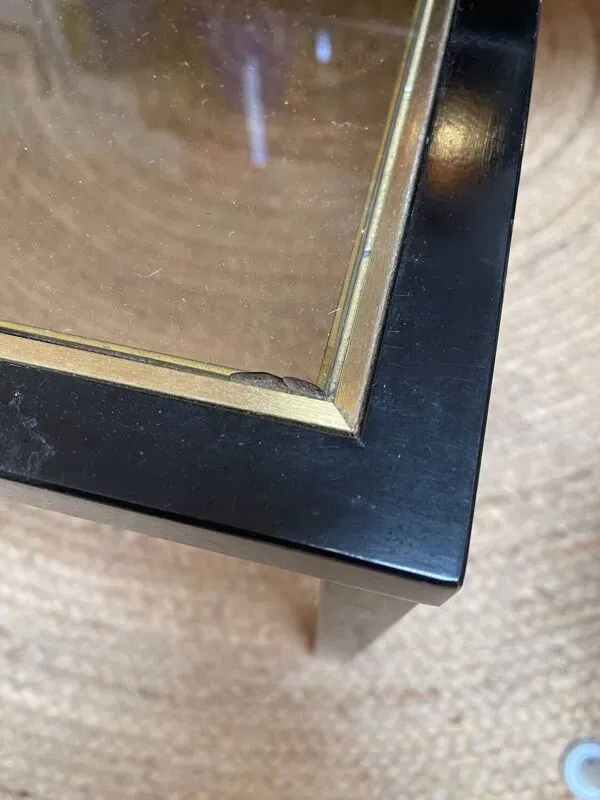 Illustration numéro 2 du produit Table d’appoint verre et métal noir et or, 1970