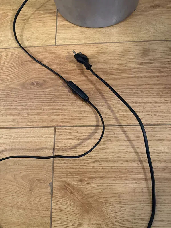 Illustration numéro 2 du produit Pied de lampe métal vintage