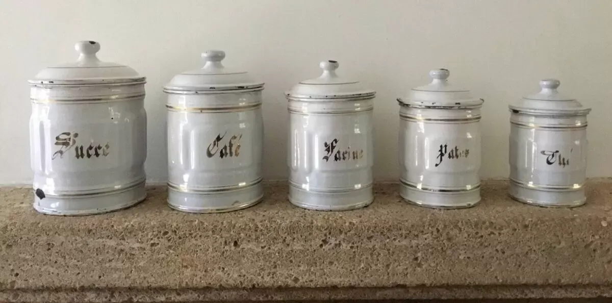 Illustration numéro 2 du produit Pots en tôle émaillée