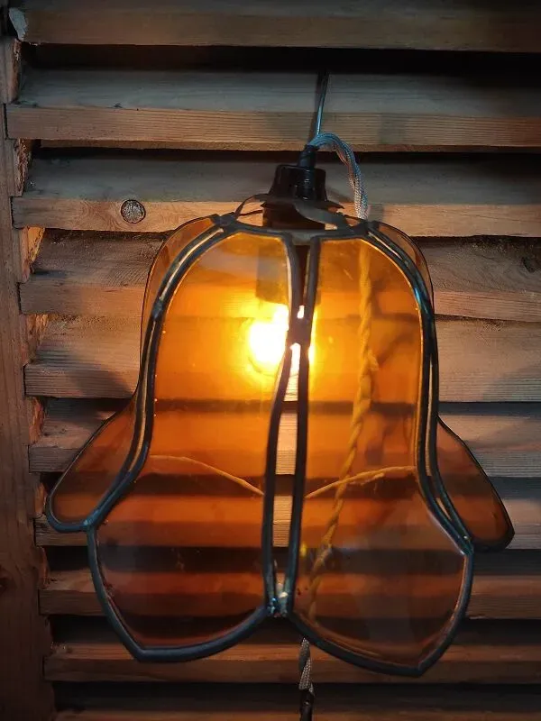 Illustration numéro 2 du produit Applique vitraux plastique ambre fleur