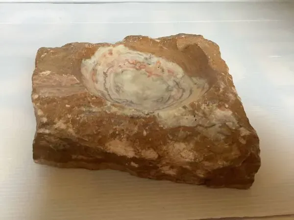 Illustration numéro 2 du produit Grand vide poche cendrier en pierre naturelle