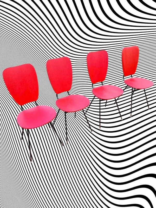 Illustration numéro 2 du produit Suite de 4 chaises vintage