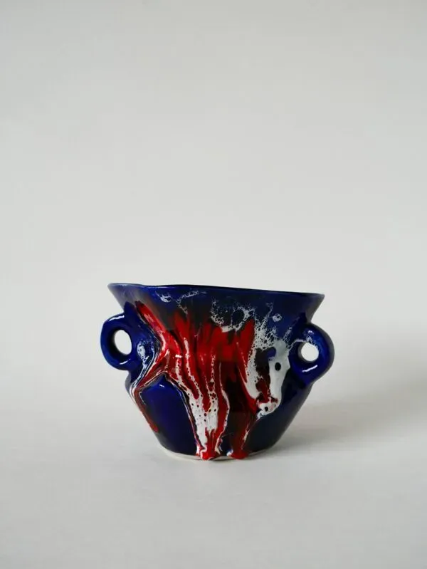 Illustration numéro 2 du produit Vase en céramique / fat lava rouge, bleu et blanc, 1970