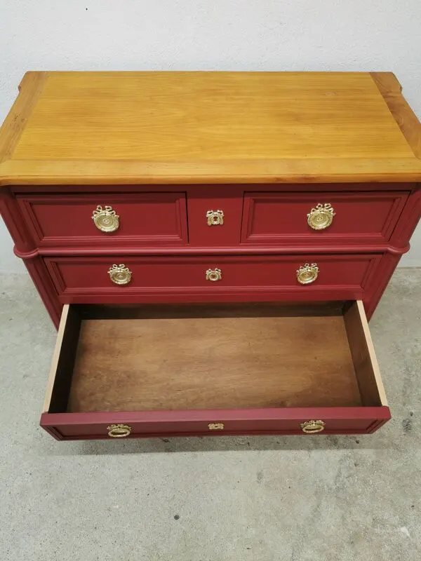 Illustration numéro 2 du produit Commode vintage en merisier relookée