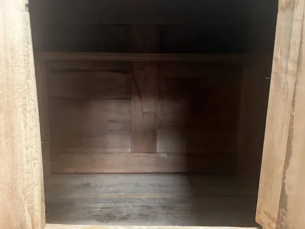 Illustration numéro 2 du produit Ancien garde-manger en Pitch pin - début XXe siècle