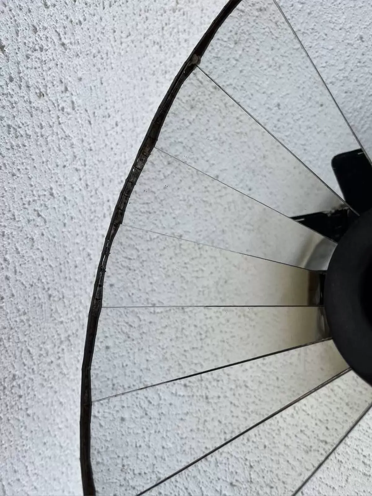 Illustration numéro 2 du produit Suspension en métal industriel avec miroir