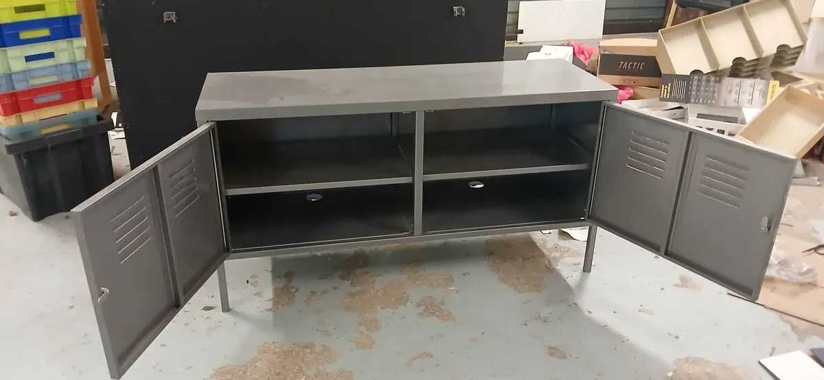 Illustration numéro 2 du produit Petit meuble / enfilade indus  gris souris.