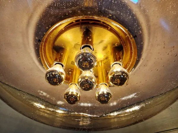 Illustration numéro 2 du produit Plafonnier en laiton et verre soufflé bullé, Glasshütte Limburg, 1970