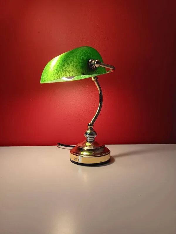 Illustration numéro 2 du produit Lampe de banquier vintage verre moucheté vert – style notaire chromé