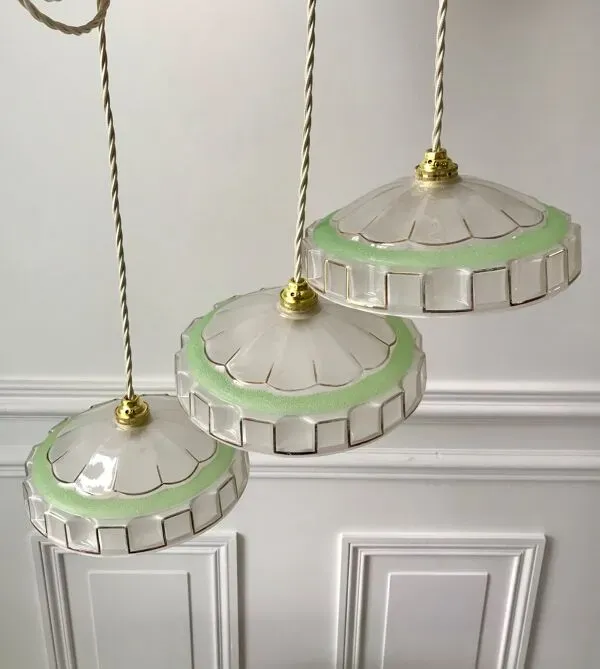 Illustration numéro 2 du produit Suspension en verre granité vert années 50-60