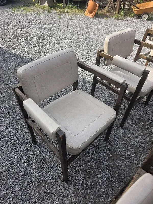 Illustration numéro 2 du produit 7 fauteuils des années 70