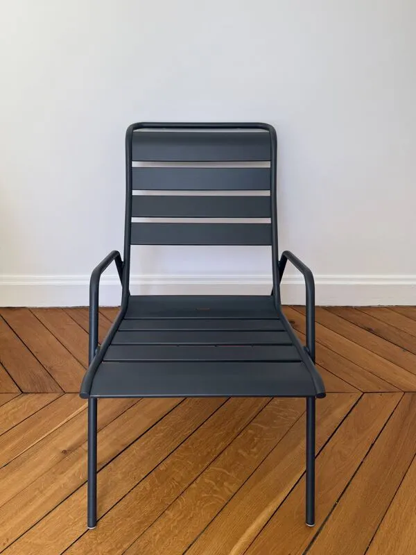 Illustration numéro 2 du produit Fauteuil bas d'extérieur modèle Monceau édition Fermob