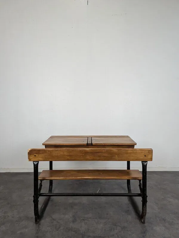 Illustration numéro 2 du produit Bureau d'écolier moderniste