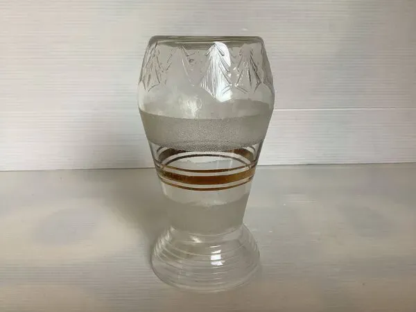 Illustration numéro 2 du produit Ancien vase à bulbe de jacinthe