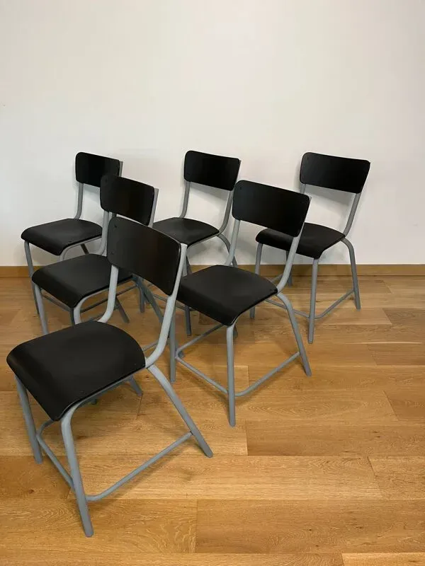 Illustration numéro 2 du produit Chaises écoliers de laboratoire