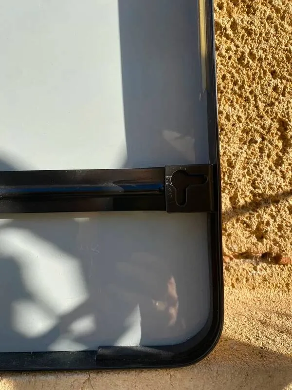 Illustration numéro 2 du produit Miroir noir indus