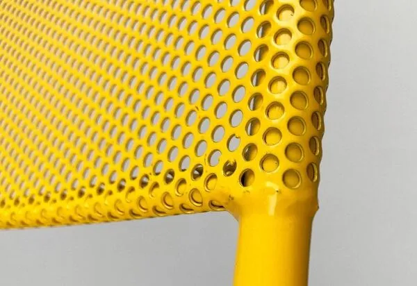 Illustration numéro 2 du produit Chaise métallique perforée italienne de l'âge spatial du milieu du siècle, années 1960