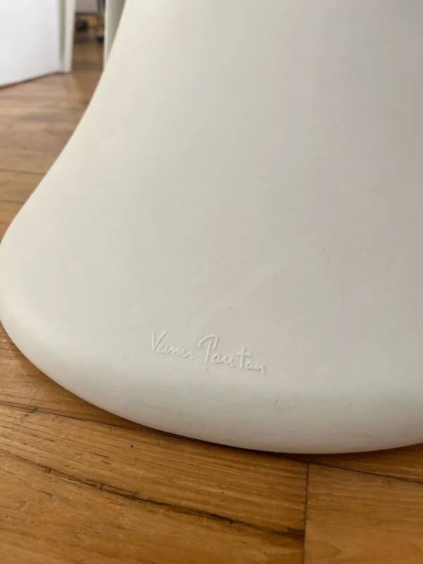 Illustration numéro 2 du produit Chaises Verner Panton édition Vitra blanche