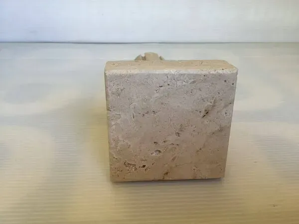 Illustration numéro 2 du produit Bougeoir colonne en travertin