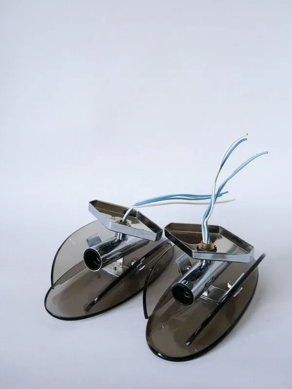 Illustration numéro 2 du produit Paire d'appliques en verre fumé space age design made in italy 1970