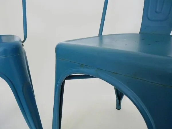Illustration numéro 2 du produit Paire de Chaises A Tolix en métal bleu Xavier Pauchard