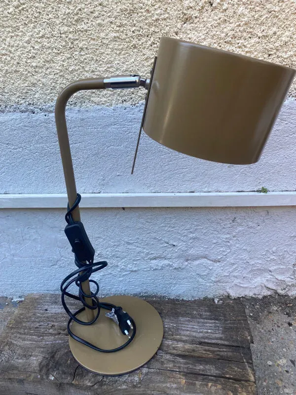 Illustration numéro 2 du produit Lampe de bureaux industriel