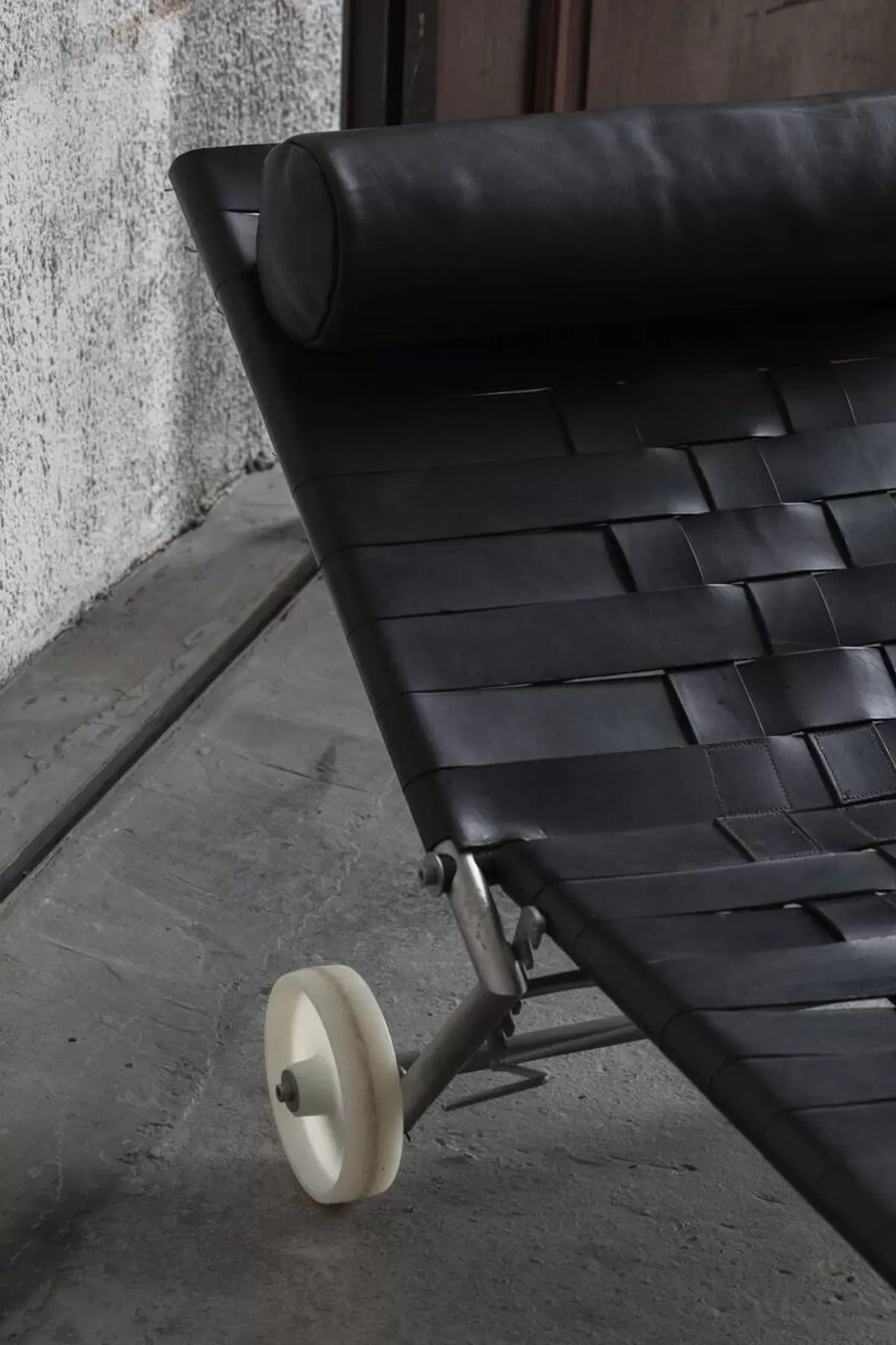 Illustration numéro 2 du produit Lit de repos par Fabiaan Van Severen, Belgique, 1996