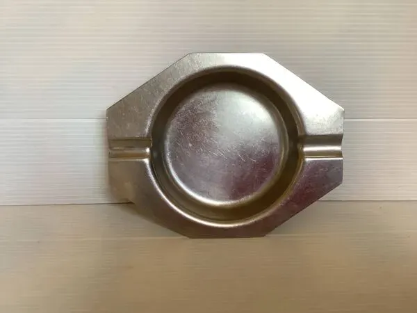 Illustration numéro 2 du produit Ancien cendrier