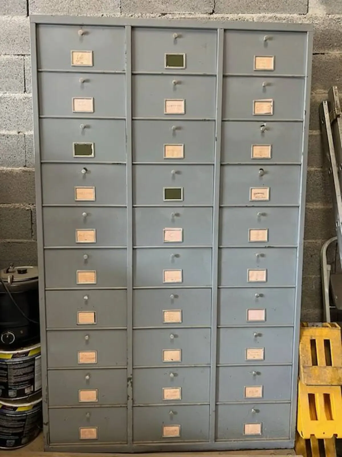 Illustration numéro 2 du produit Meuble industriel