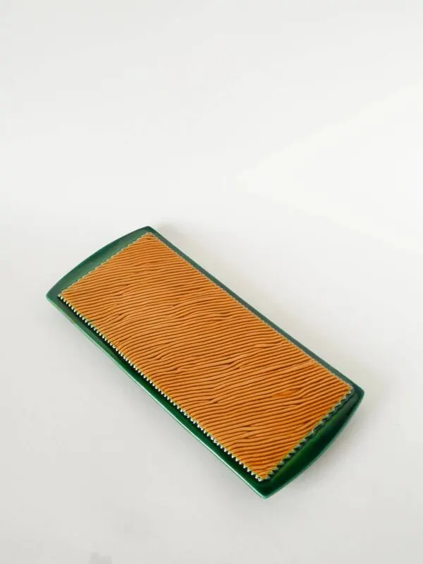 Illustration numéro 2 du produit Plat à cake en barbotine, jaune et verre, 1970