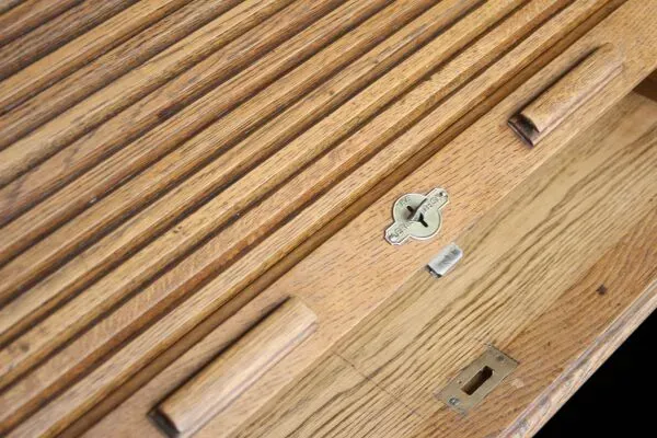 Illustration numéro 2 du produit Rare  Modèle unique de bureau américain LEDESK (années 20/30).