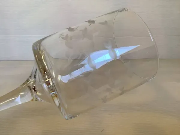 Illustration numéro 2 du produit Duo de bougeoirs poissons en verre taillé