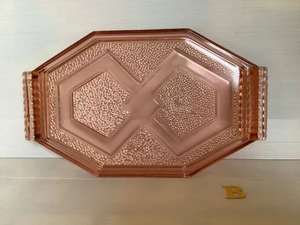 Illustration numéro 2 du produit Plat plateau en verre rose style Rosaline B