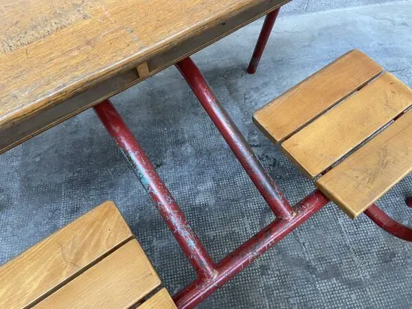 Illustration numéro 2 du produit Pupitre bureau d'écolier banc vintage