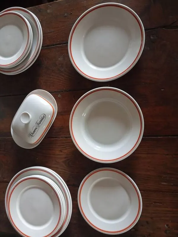 Illustration numéro 2 du produit Rarissime service de table complet 40 pièces – modèle « Bistrot » par Jacques Lobjoy pour la porcelaine d'Auteuil, vers 1970