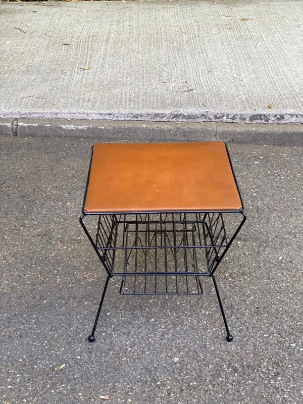 Illustration numéro 2 du produit Porte-revues table d'appoint vintage style atomic mid-century modern