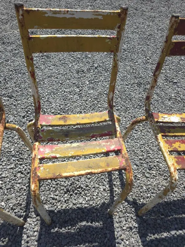 Illustration numéro 2 du produit Chaises de bistrot vintage en fer x 4