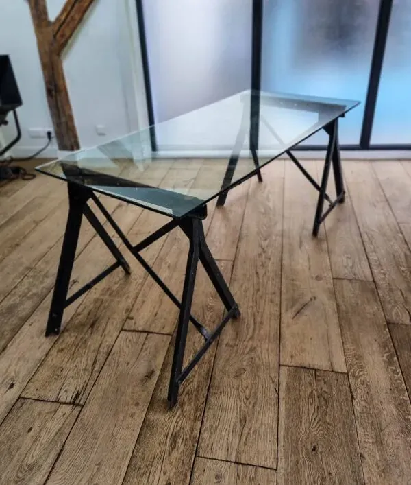 Illustration numéro 2 du produit Bureau tréteaux