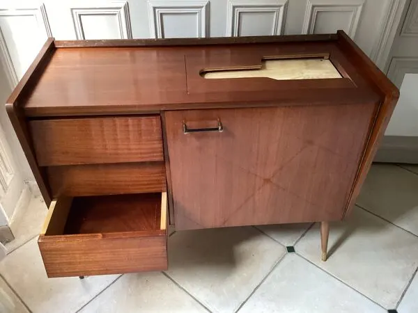 Illustration numéro 2 du produit Buffet vintage 1960