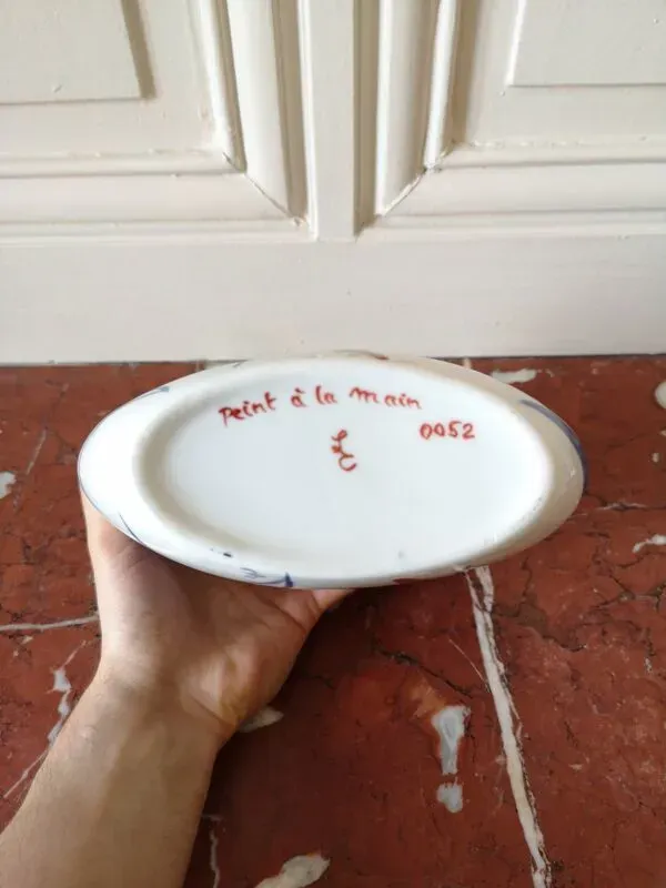 Illustration numéro 2 du produit Vase silhouettes et danses dans le style de Matisse