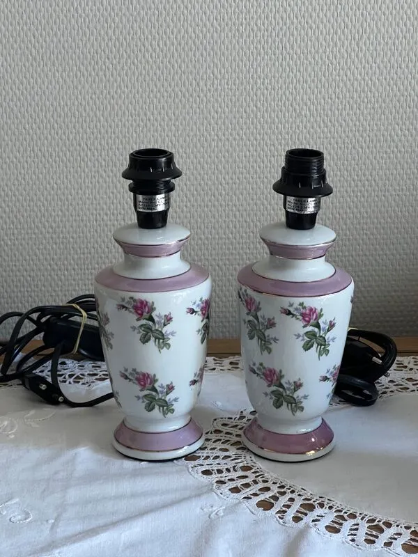Illustration numéro 2 du produit 2 pieds de lampes vintage en porcelaine française
