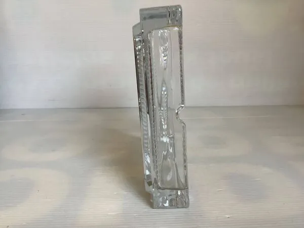 Illustration numéro 2 du produit Grand cendrier vide poche en cristal