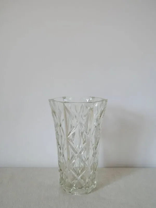 Illustration numéro 2 du produit Vase hexagonal motifs géométrique style art déco, 1950