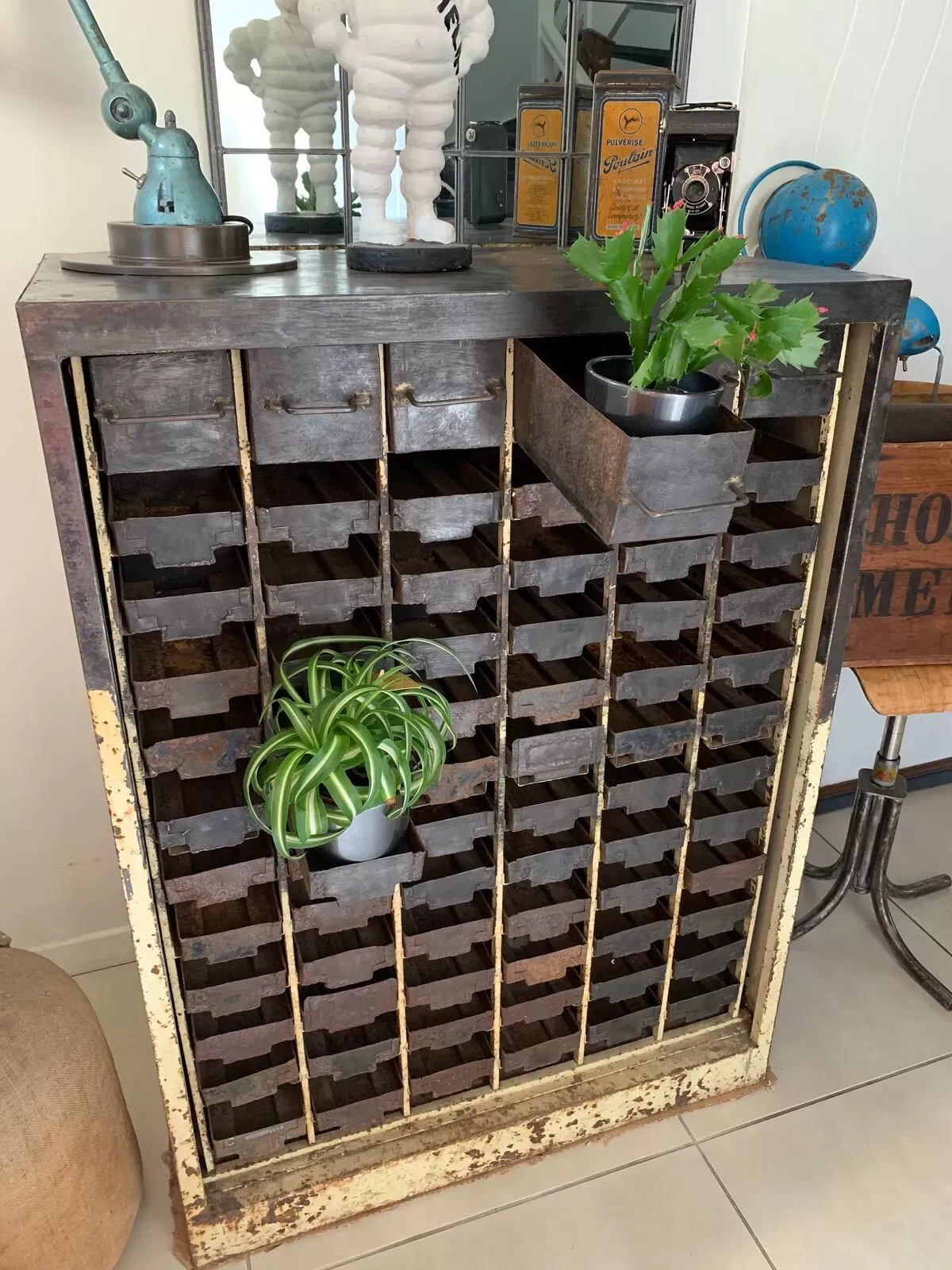 Illustration numéro 2 du produit Meuble industriel d'atelier tiroirs métal